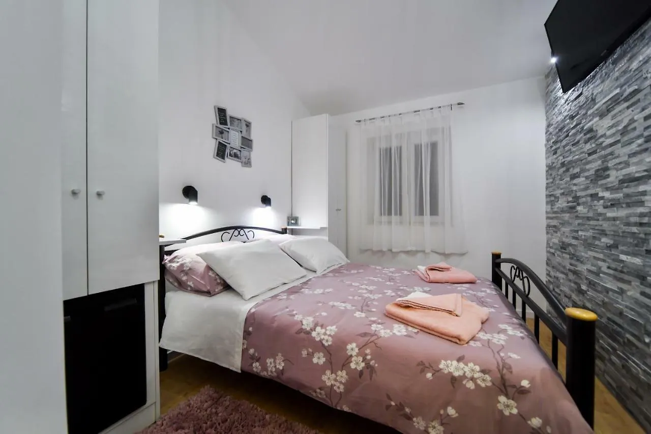 Apartments And Rooms Nekic Zadar